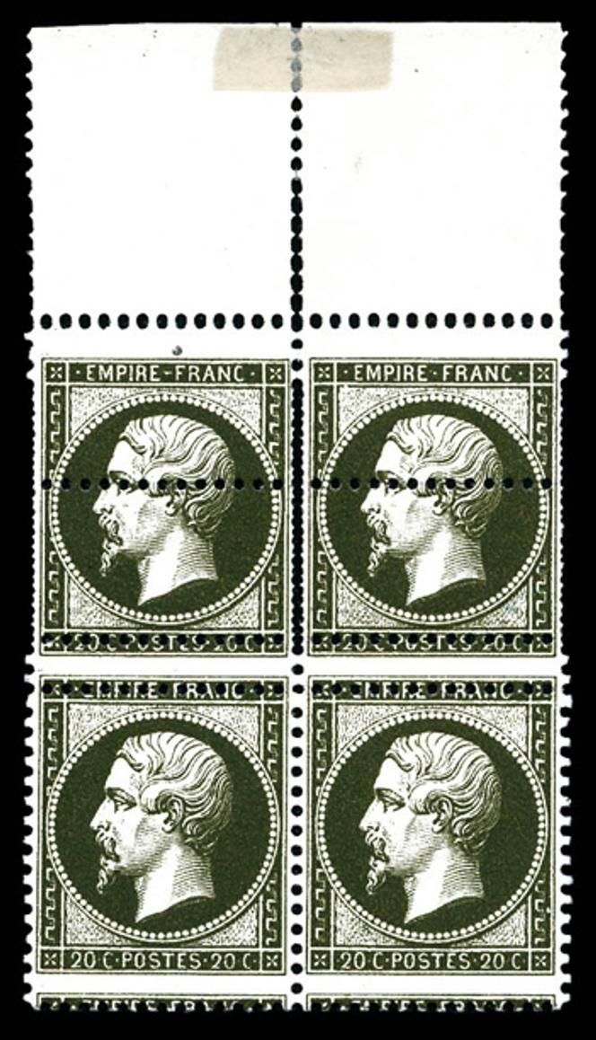 Bloc de quatre timbres imprimé recto-verso, haut de feuille, « Empire » non lauré dentelé (1862), 20 centimes bleu au recto et olive au verso (ici) avec double piquage (dentelure) décalé, prix de départ de 750 euros.