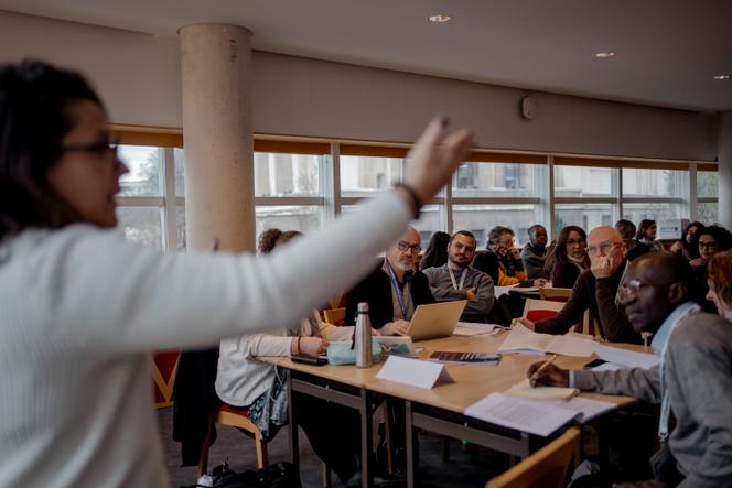 Groupe de travail lors de la convention citoyenne sur les temps de l’enfant, à Paris, le 21 novembre 2025.