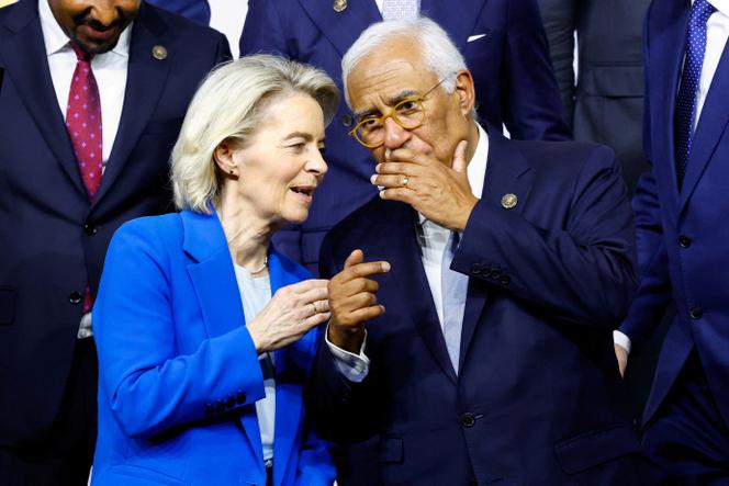 La présidente de la Commission européenne, Ursula von der Leyen, et le président du Conseil européen, Antonio Costa, à Johannesburg, en Afrique du Sud, le 22 novembre 2025. 