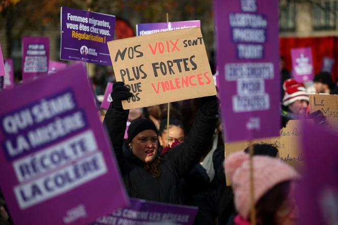 A l’occasion de la journée internationale de lutte contre les violences faites aux femmes, à Paris, le 22 novembre 2025.