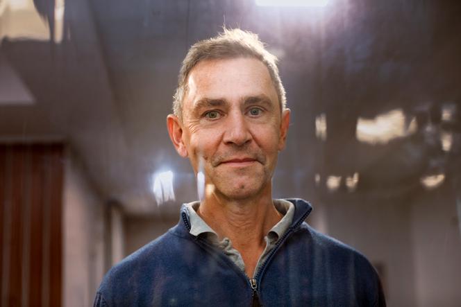 Stépahne Cognon, schizophrène en rémission, est en CDI au GHU en tant que pair aidant, à Paris, en septembre.