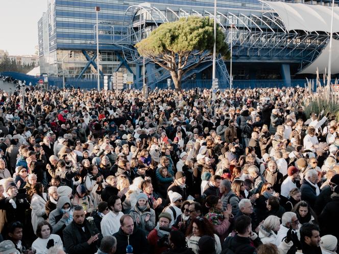 Lors de la marche blanche en hommage à Mehdi Kessaci, à Marseille, le 22 novembre 2025.