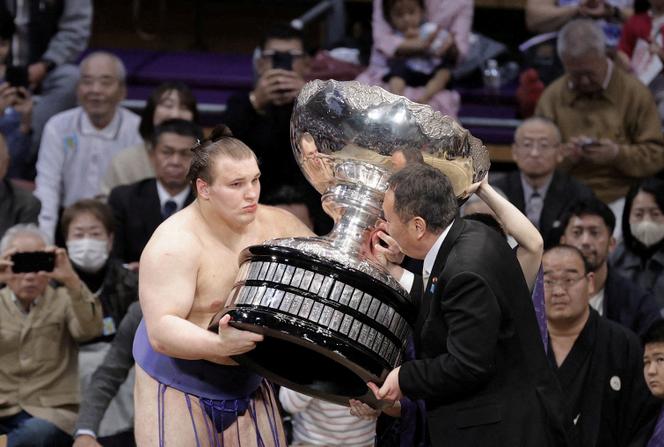 Ukrainian sumo wrestler Danylo Yavhusishyn receives the Prime Minister's Cup after winning the Kyushu tournament on November 23, 2025 in Fukuoka, Japan.