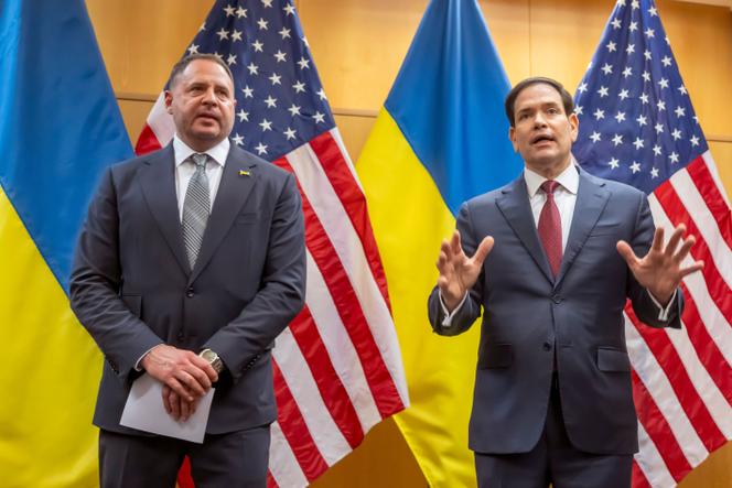 The Ukrainian president's chief of staff, Andriy Yermak, and the American Secretary of State, Marco Rubio, hold a press conference in Geneva, November 23, 2025.