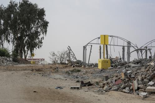 Des blocs de béton marquant la « ligne jaune », tracée par l’armée israélienne, à Al-Boureij, dans le centre de la bande de Gaza, le 4 novembre 2025.