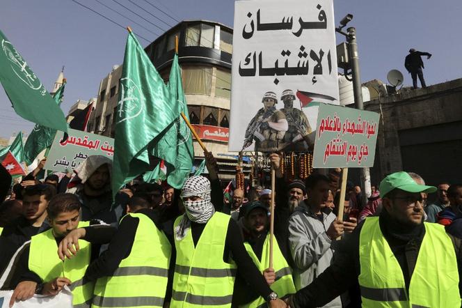 Protesters wave Muslim Brotherhood flags during a rally in support of Palestine, a day after Israel's deadly attack on the Jenin camp. In Amman, January 27, 2023.