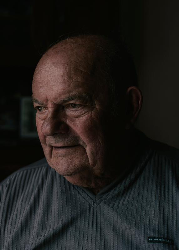 Léo Bernhard à la maison à Hardricourt, Yvelines, 16th September 2025, Lorraine Hellwig pour LE MONDE