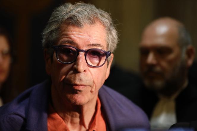 L’ancien maire de Levallois-Perret, Patrick Balkany, après avoir entendu le jugement en appel dans son procès pour blanchiment d’argent, à la Cour d’appel de Paris, le 27 mai 2020. 