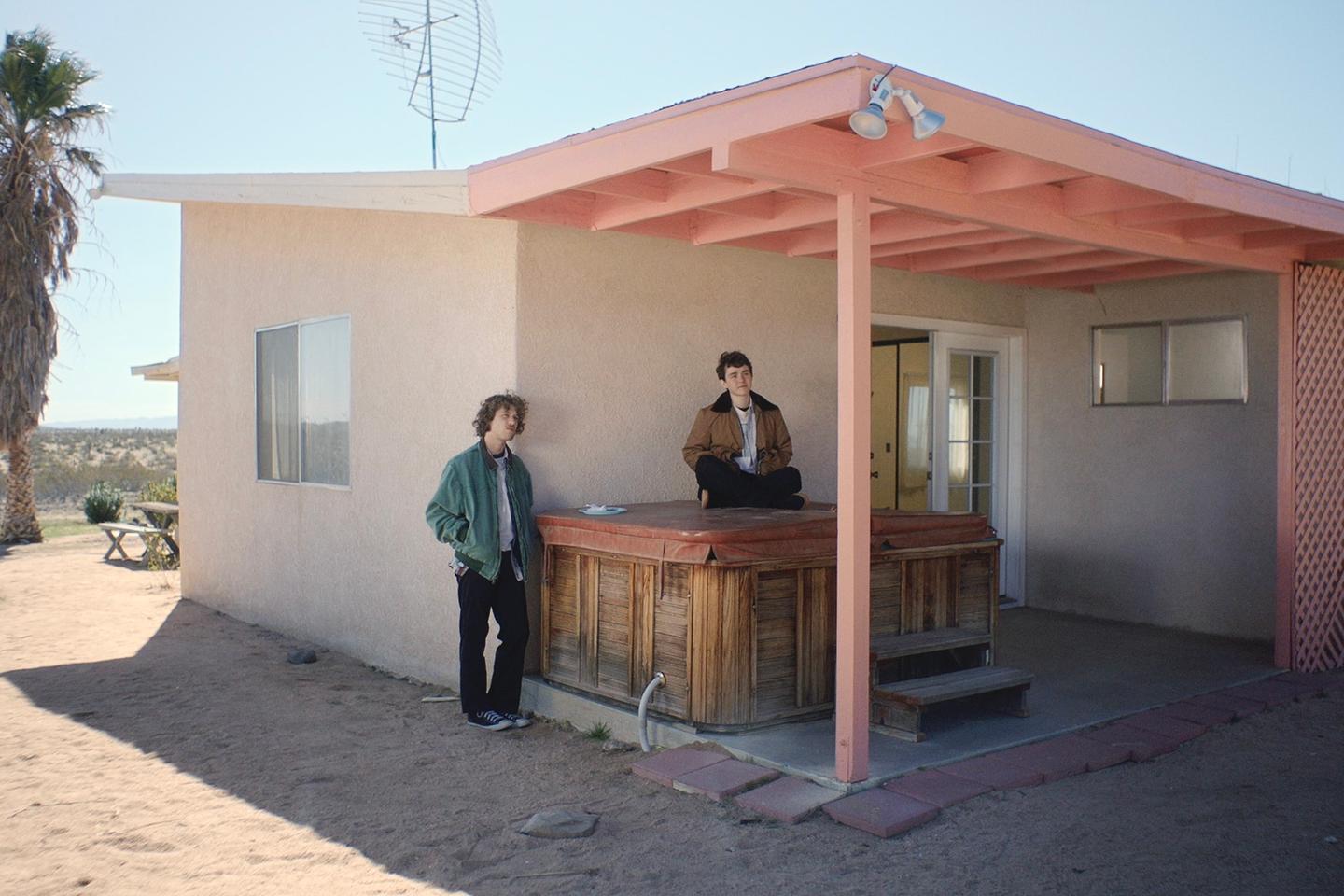 Avec Â«Â Room TemperatureÂ Â», Dennis Cooper et Zac Farley filment la monstruositÃ© au...