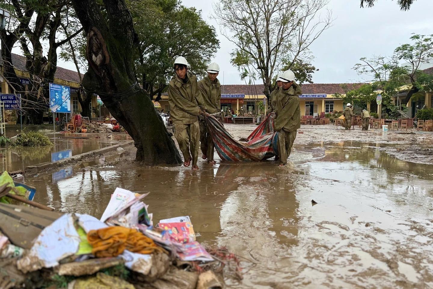 Les inondations meurtrières dans le centre du Vietnam en images