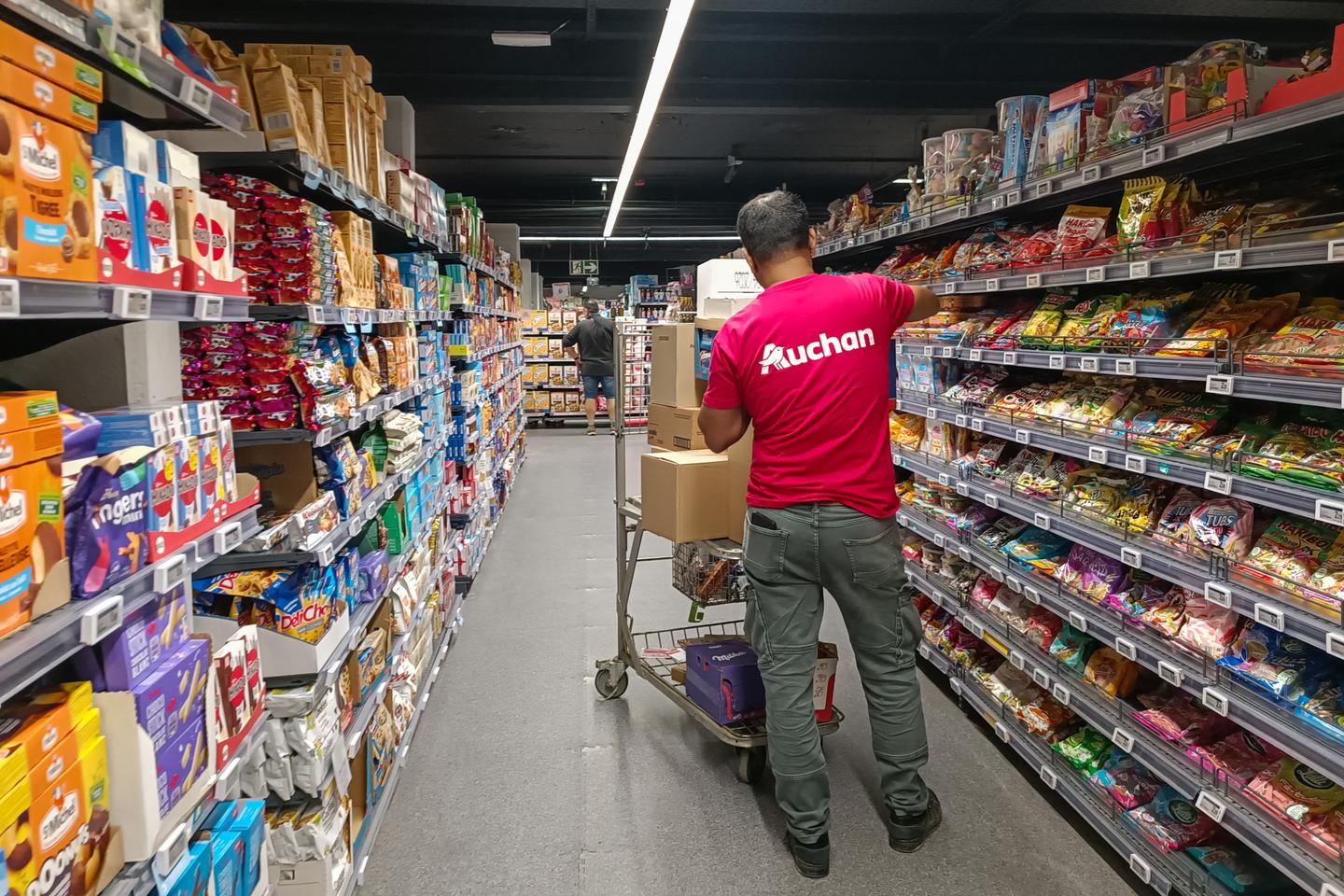 Pourquoi tous les supermarchÃ©s Auchan sont remplacÃ©s par des IntermarchÃ©s