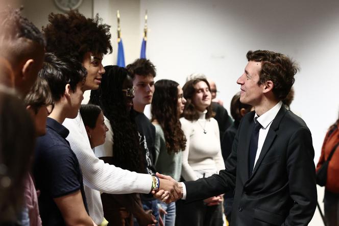 Le ministre de l’éducation nationale, Edouard Geffray, lors d’une visite du lycée Léon-Blum de Créteil, le 25 novembre 2025.