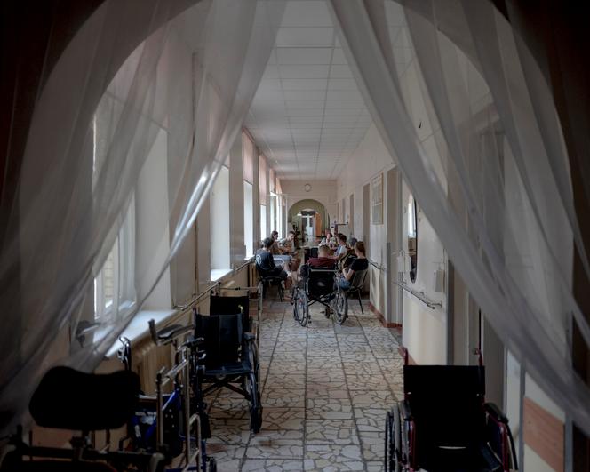 Le couloir d’une clinique de réhabilitation publique, à Kiev, le 4&nbsp;juillet&nbsp;2022.