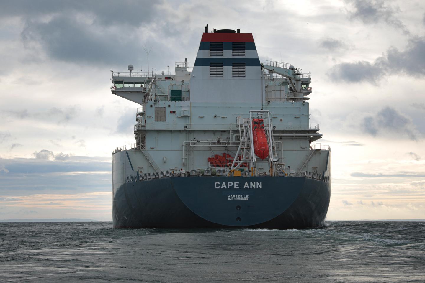 TotalEnergies retire son terminal méthanier flottant du Havre, « plus aujourd’hui nécessaire »