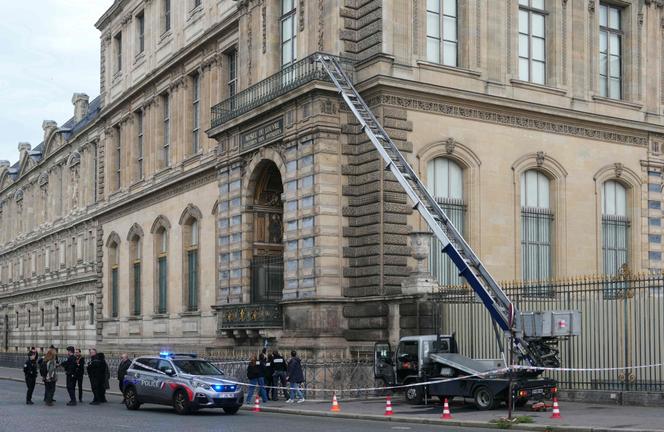 The electric ladder used by thieves to enter the Louvre, October 19, 2025.