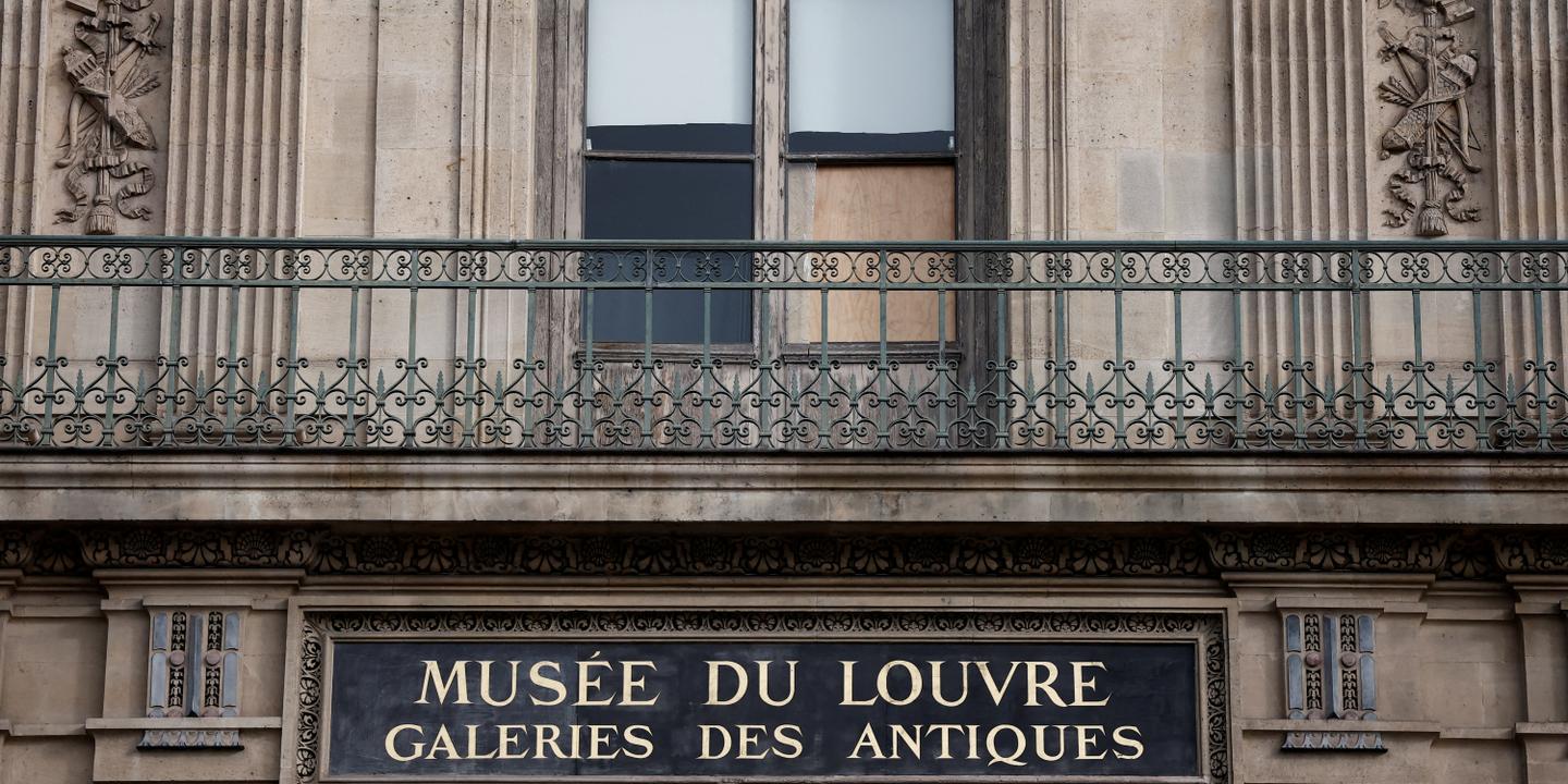 https://img.lemde.fr/2025/11/25/500/0/6000/3000/1440/720/60/0/4c0f0b6_ftp-import-images-1-9r45ospawl4n-2025-11-25t144608z-1055805201-rc2lfha2zt3w-rtrmadp-3-france-crime-louvre.JPG
