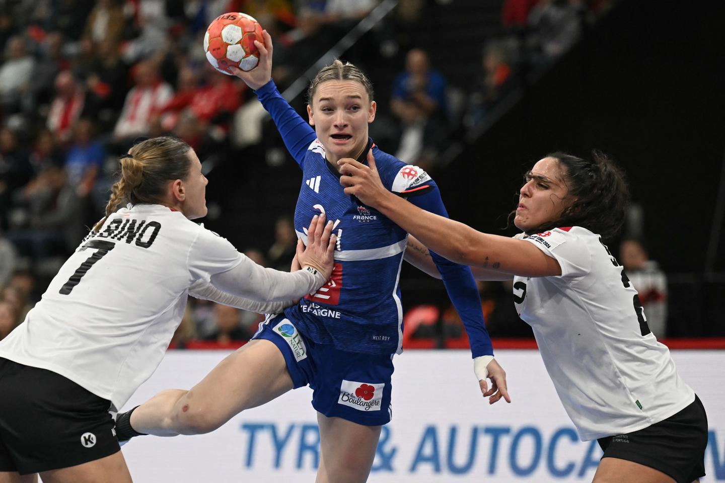 France-Tunisie : les handballeuses françaises commencent à défendre leur titre mondial sans certitude