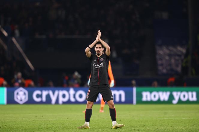     Vitinha is alone in the world.