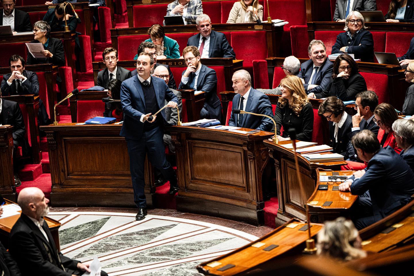 Sébastien Lecornu annonce suspendre la hausse de la taxe foncière d’ici au printemps, le temps de définir une « nouvelle méthode » de calcul, plus locale