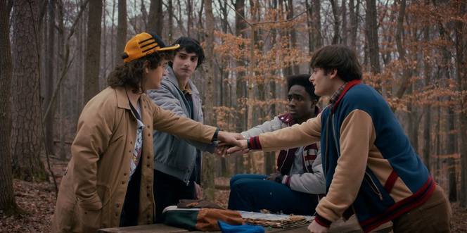 Finn Wolfhard, Gaten Matarazzo, Noah Schnapp et Caleb McLaughlin, dans la cinquième saison de « Stranger Things » (2025).