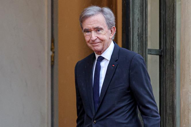 L’homme d’affaires français et PDG de LVMH, Bernard Arnault, arrive au palais de l’Elysée avant un dîner d’Etat avec les présidents français et brésilien à Paris, le 5 juin 2025.