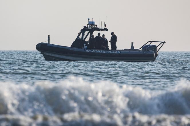 La gendarmerie maritime française au large de la plage de Gravelines (Nord), le 13 juin 2025.