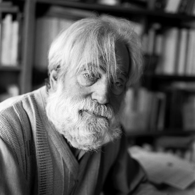 L’écrivain Claude Louis-Combet, à Besançon, le 20 avril 2003.