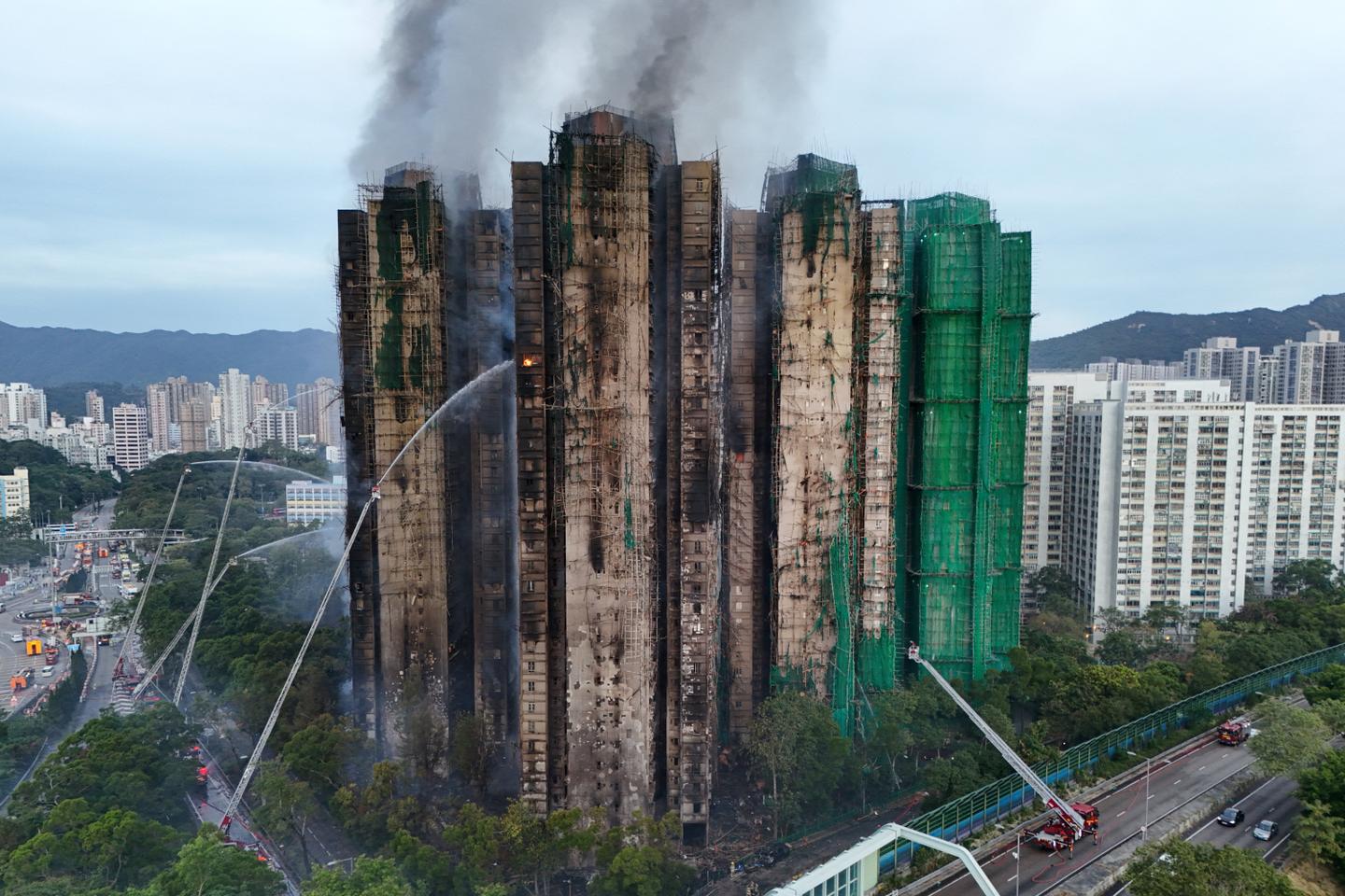 Incendie meurtrier à Hongkong : une vidéo montre l’évolution rapide du feu dans le complexe résidentiel