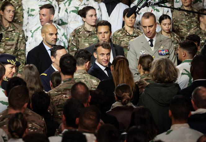 Emmanuel Macron, sur la base militaire de Varces (Isère), le 27 novembre 2025.