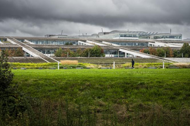 Devant le technocentre Renault à Guyancourt (Yvelines), le 26 septembre 2024.