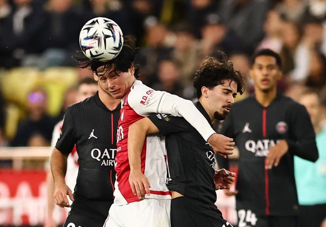 Soccer Football - Ligue 1 - AS Monaco v Paris St Germain - Stade Louis II, Monaco - November 29, 2025
AS Monaco's Takumi Minamino in action with Paris St Germain's Vitinha REUTERS/Manon Cruz