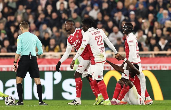 Les joueurs de l’AS Monaco lors du match de Ligue 1 face au Paris Saint-Germain, le 29 novembre 2025 au stade Louis-II.