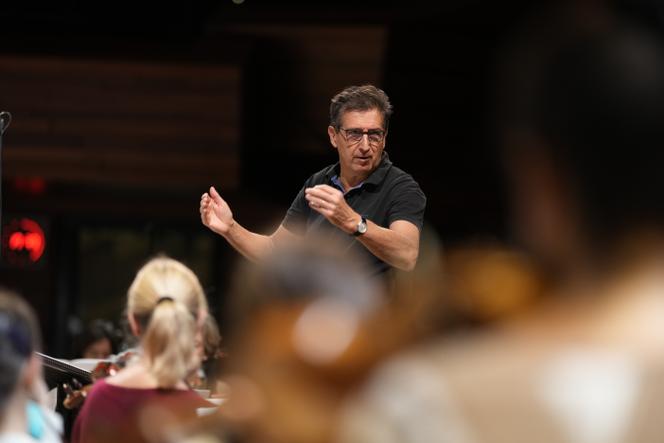 Pascal Rophé lors de la répétition générale du concert donné pour le centenaire de la naissance de Luciano Berio, à l’auditorium de Radio France, à Paris, le 28 novembre 2025.