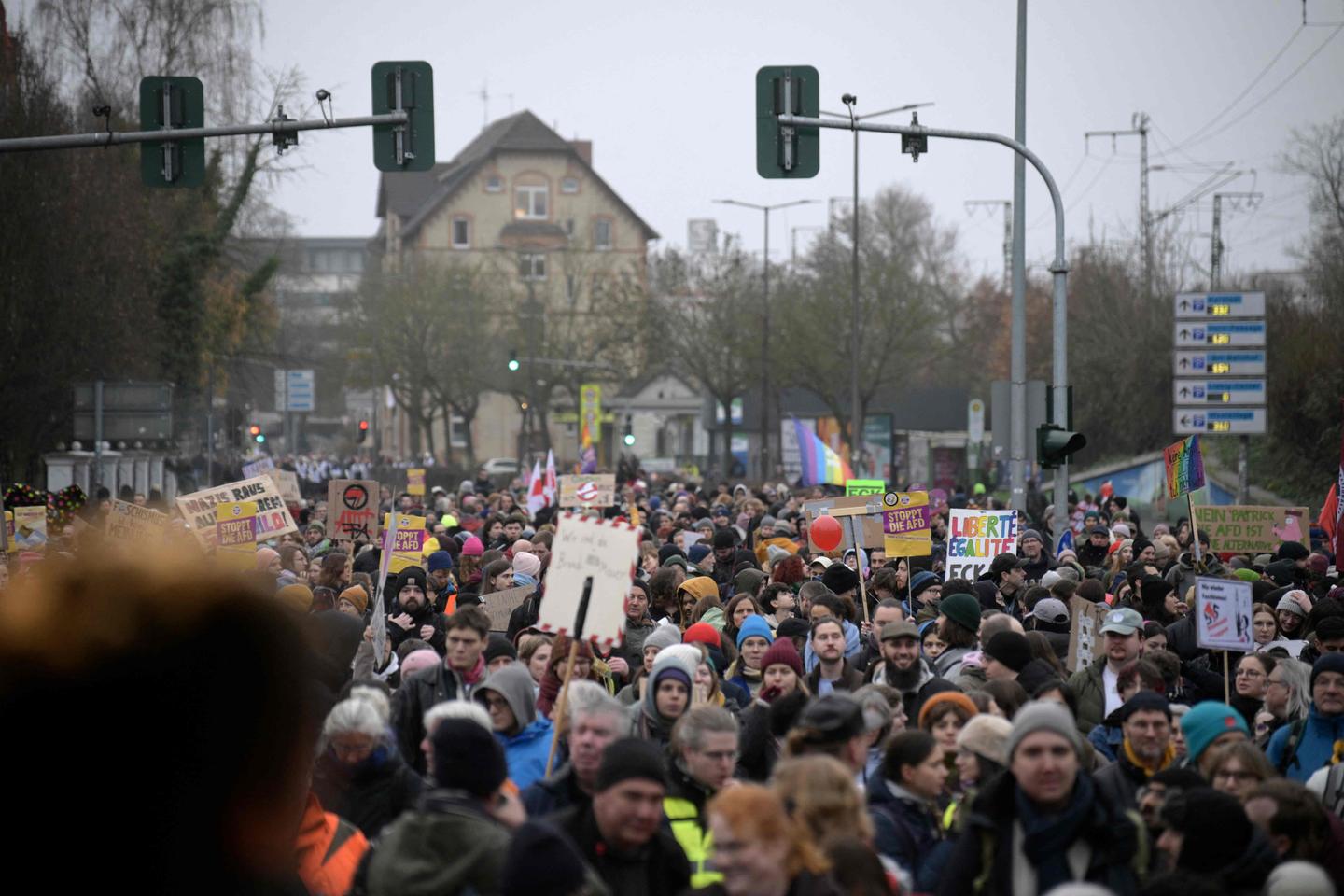 En Allemagne, le congrès de l’AfD pour créer son organisation de jeunesse perturbé par une large contre-manifestation