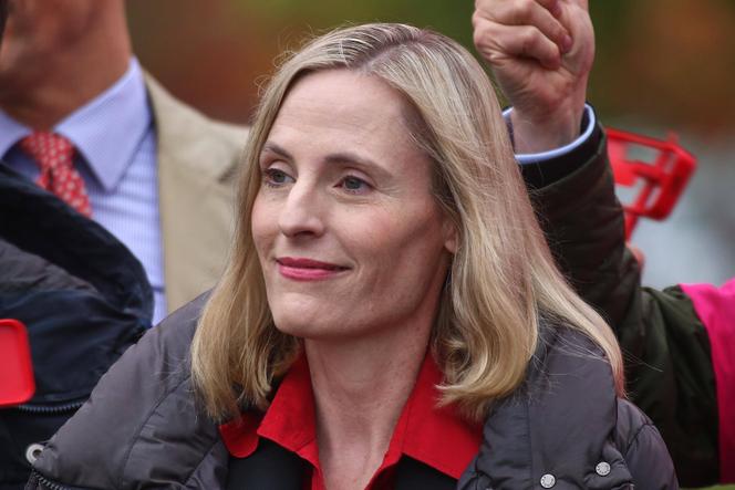 Marie-Christine Ostermann, présidente de  l’Association allemande des entreprises familiales, lors d’une manifestation devant la chancellerie à Berlin, le 8 octobre 2025.