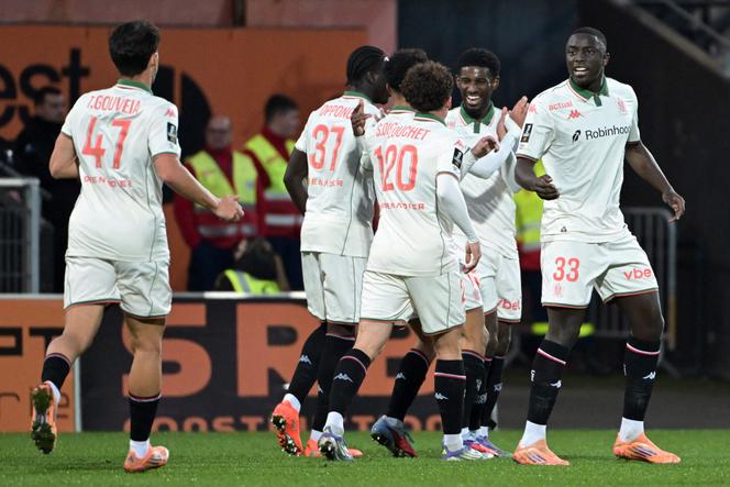 Nice's forward Mohamed-Ali Cho and defender Antoine Mendy (R) celebrate their team's first goal during the French L1 football match between FC Lorient and OGC Nice at the Stade du Moustoir in Lorient, western France on November 30, 2025. 