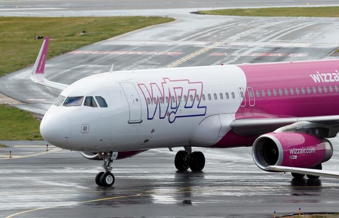  Un Airbus A320 de Wizz Air à l’aéroport de Luton, en Grande-Bretagne, le 1ᵉʳ mai 2020. 
