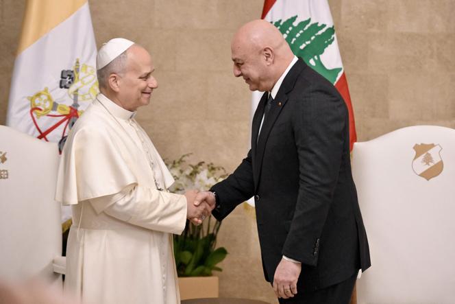 Le pape Léon XIV rencontre le président libanais, Joseph Aoun, au palais présidentiel de Baabda, à Beyrouth, le 30 novembre 2025.