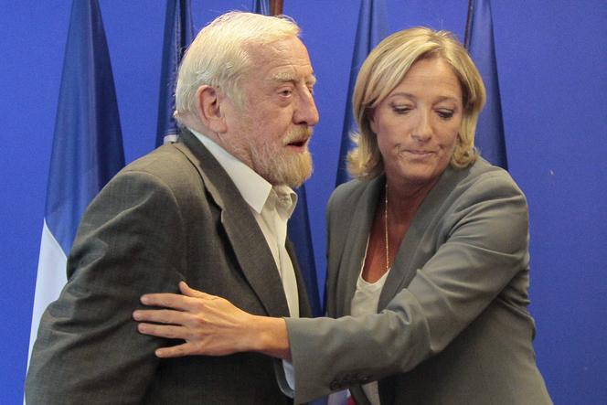 Marine Le Pen, vice-présidente du Front national, avec Alain Jamet, cofondateur du parti, à Nanterre, le 1ᵉʳ septembre 2010.