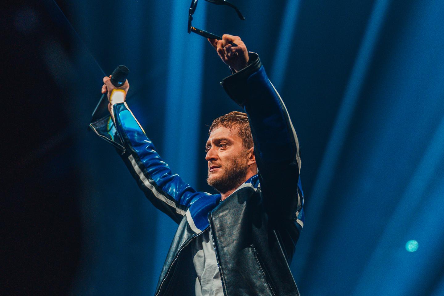 Vald en concert Ã  Paris La DÃ©fense ArenaÂ : lâ€™Ã©lectron libre fait monter Fianso,...