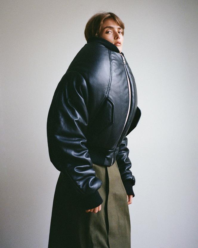 Blouson en cuir Over the Shoulder, 3 800 €, et jupe Duran Lantink.
