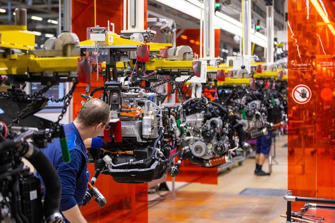 Moteur d’une Mini Countryman 100 % électrique sur la chaîne de montage de l’usine BMW Group de Leipzig, en Allemagne, le 21 mars 2024.