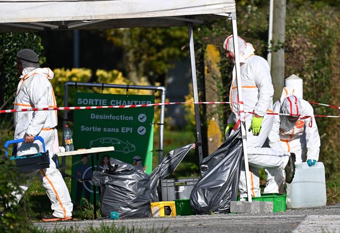 Intervention dans une exploitation de dindes après la découverte d’un foyer à risque de grippe aviaire, à Vairé (Vendée), le 11 novembre 2025.