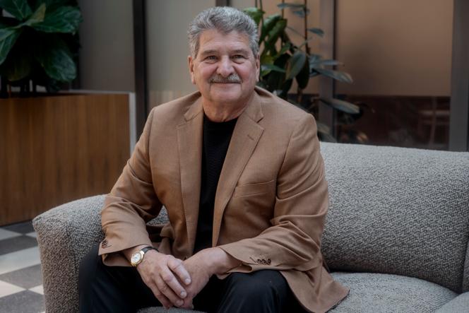 John Santora, président directeur de WeWork, dans les nouveaux locaux de la société, avenue Trudaine, à Paris, le 13 novembre 2025.