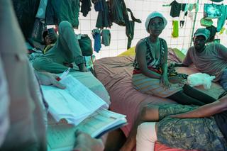 Lors du recensement, au camp de Tsoundzou I, à Mamoudzou, le 28 novembre 2025.