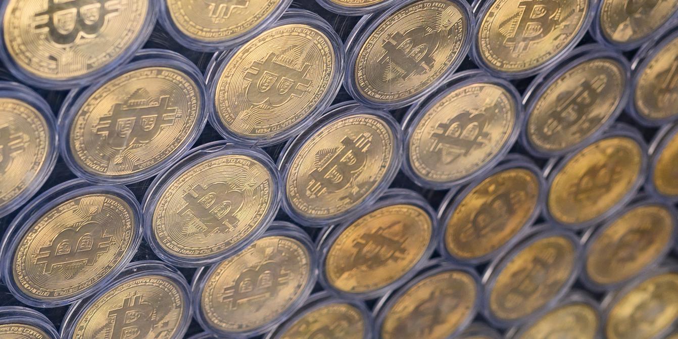 Le bitcoin a perdu plus de 20 % de sa valeur en un mois et continue de  plonger