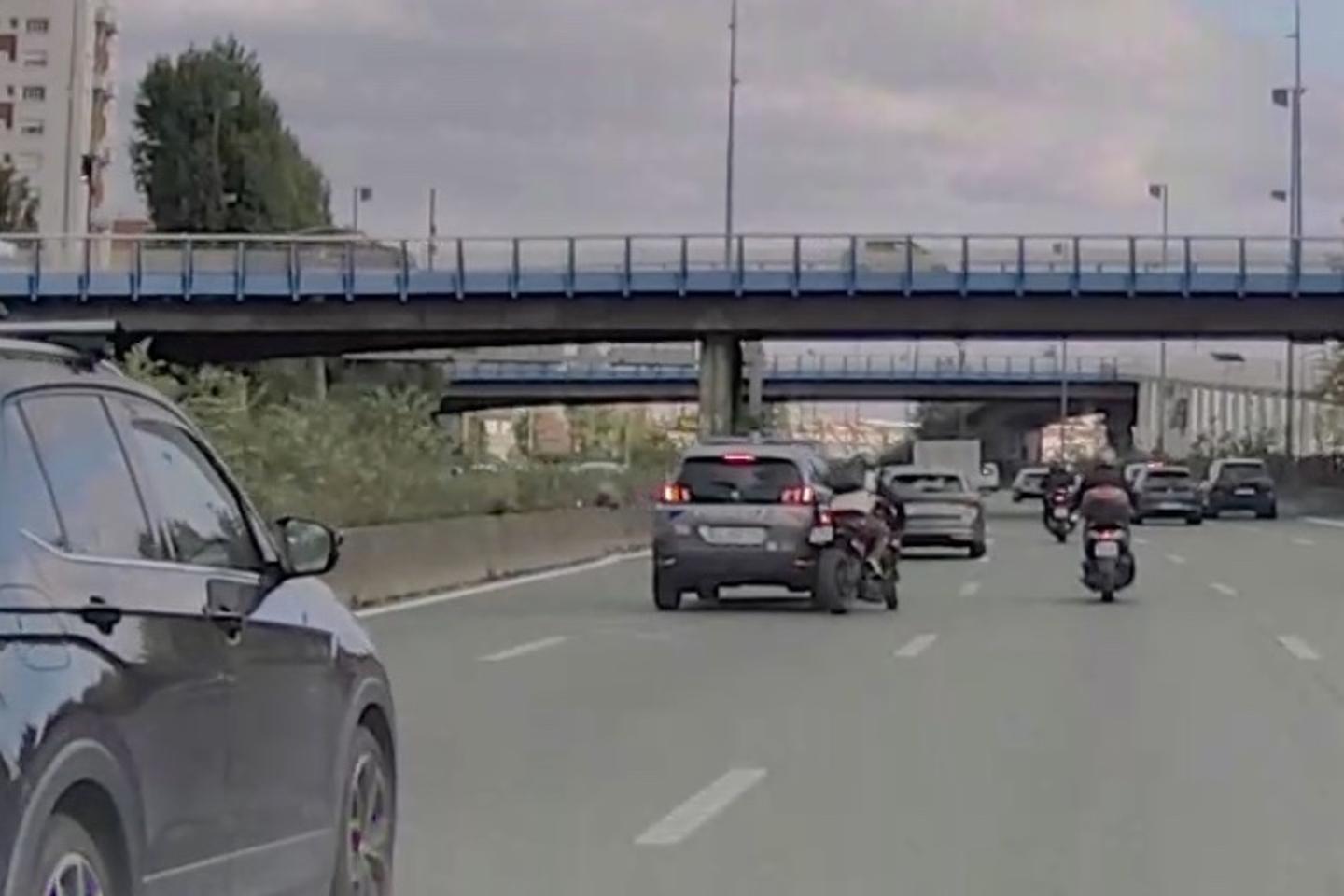 Dix-huit mois de prison avec sursis requis contre deux policiers soupçonnés d’avoir volontairement percuté un motard