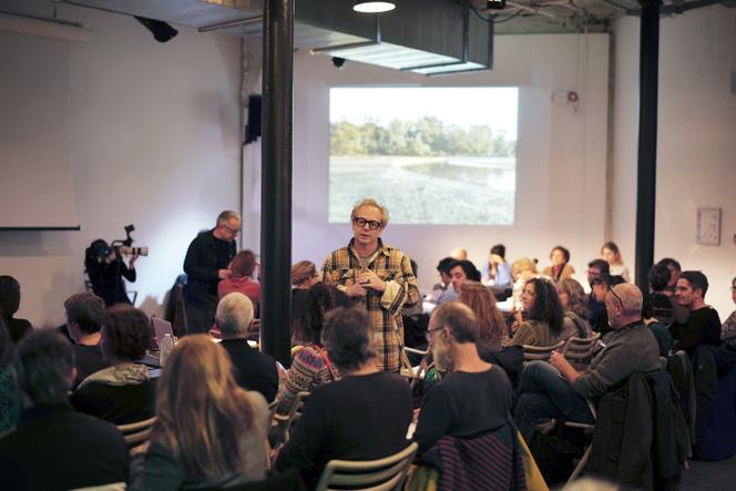 Lors de la discussion publique des deux propositions de loi, le 29 novembre 2025, au Lieu unique, à Nantes. Au centre, l’écrivain Camille de Toledo.