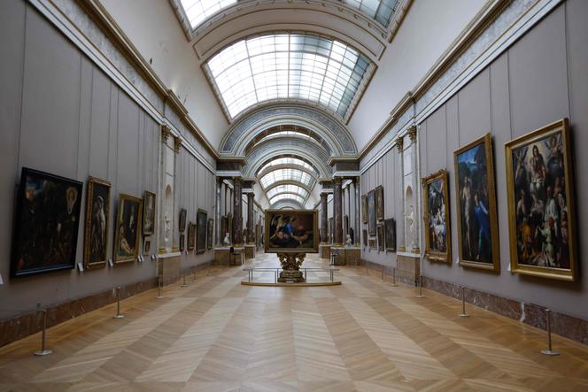 La Grande Galerie du Musée du Louvre à Paris, le 2 décembre 2025.