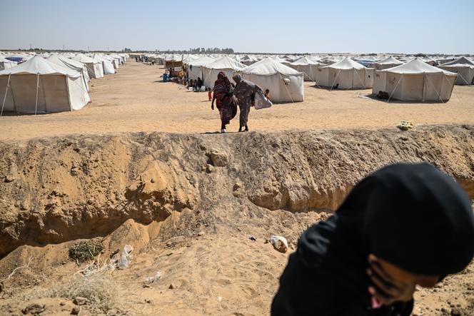 Des femmes soudanaises ayant fui El-Fasher se trouvent au camp pour personnes déplacées d’Al-Affad, près de la ville d’Al-Dabbah, dans le nord du Soudan, le 24 novembre 2025.